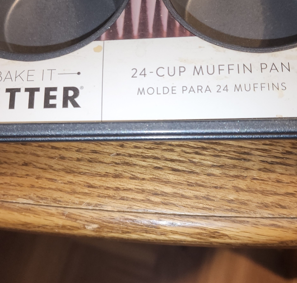 WILTON NWT BAKE IT BETTER  24 CUPCAKE MUFFIN PAN. 1 pan - Picture 3 of 7